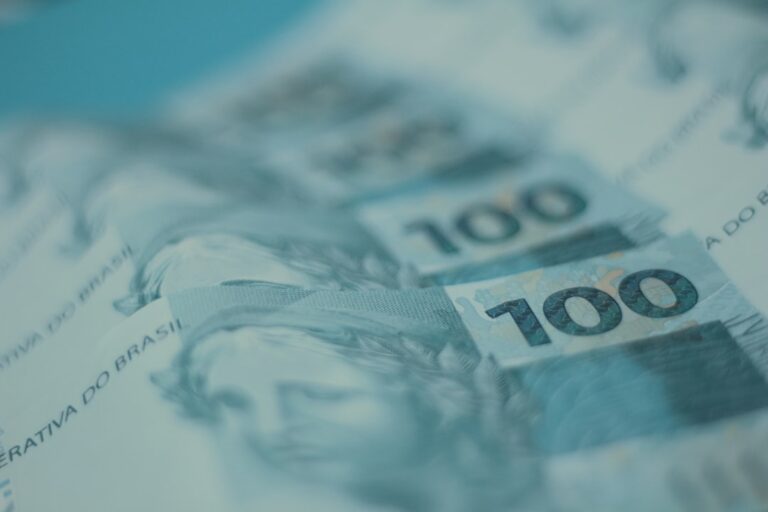 Um Close Acima De Uma Nota De Cem Dolares _ZDFH 692ng