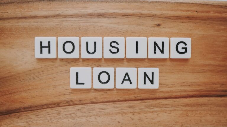 Blocos De Credito Habitacional Em Superficie De Madeira Marrom OHS6jMpuUnM