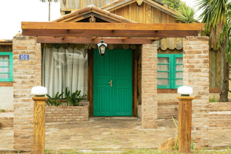 Rustic wood house with green door in São Paulo garden setting. Perfect for nature lovers.